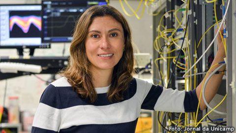 Brasileira lidera projeto que bate recorde mundial de conexão por fibras ópticas