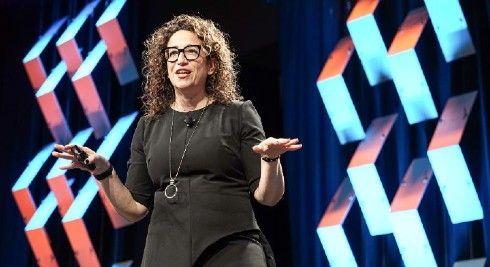 Amy Webb: IA promete remodelar o mundo, mas exige muita governança e responsabilidade