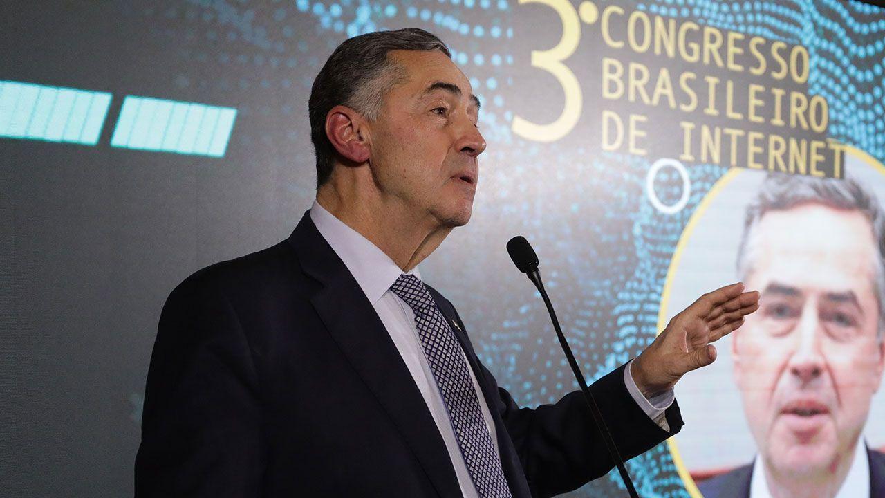 É inevitável regular plataformas digitais, diz Luís Roberto Barroso, do STF
