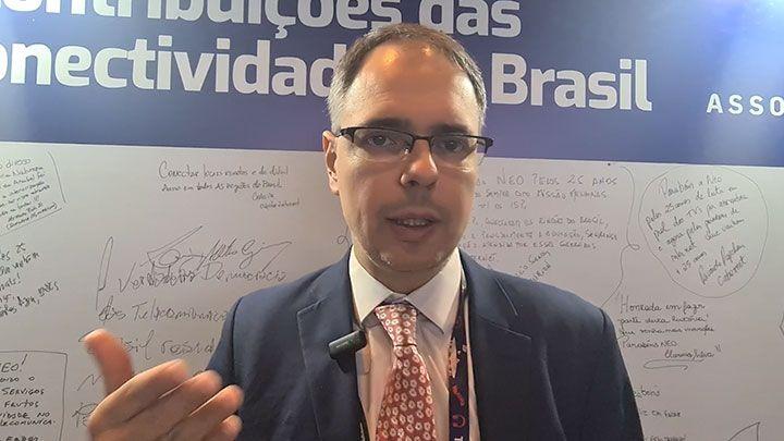 Postes: Mudanças da Aneel exigem novo acordo com Anatel