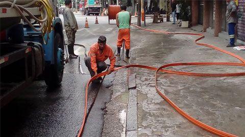 Empresa passa 4,3 km de fibra ótica em 22 dias com microvalas