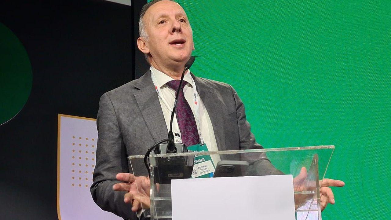 Relator diz que vai incluir incentivos a data centers no PL de IA